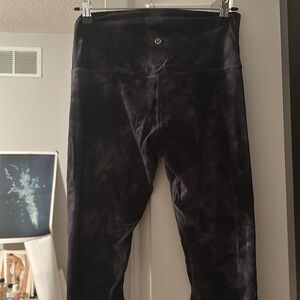 lululemon leggings. lots of pilling as shown in pictures